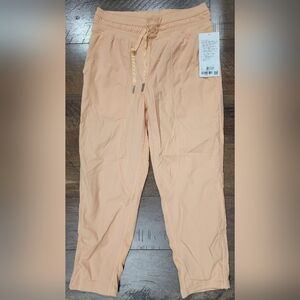 NWT Lululemon Dance Studio MR Cropped Pant, Size 6